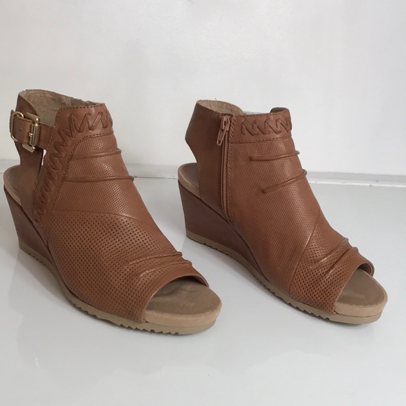 Earth Shoes - Earth Attalea Bonaire Whipstitch Leather Wedge